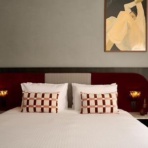 Dante King Room